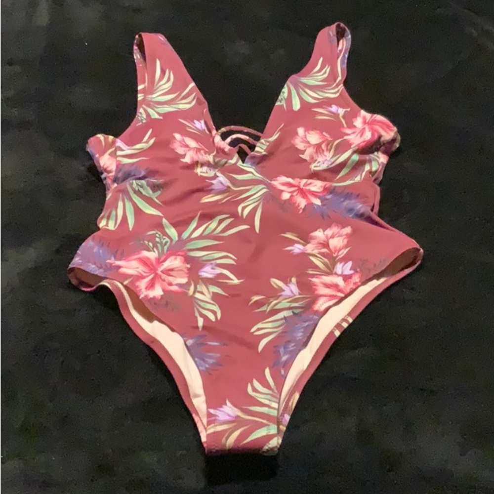 Shade & Shore One Piece Small NWOT SW-43